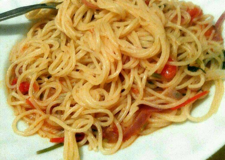 Steps to Make Award-winning Sphagheti in tomato sauce