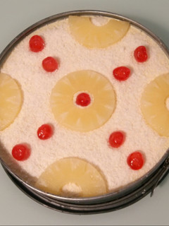 Una foto de Tarta fría de piña y sobaos