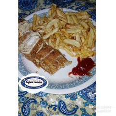 A picture of Chips and egg roll.