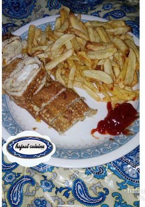 A picture of Chips and egg roll.