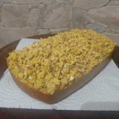 Una foto de Budín de banana con crumble de coco