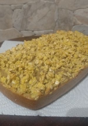 Una foto de Budín de banana con crumble de coco
