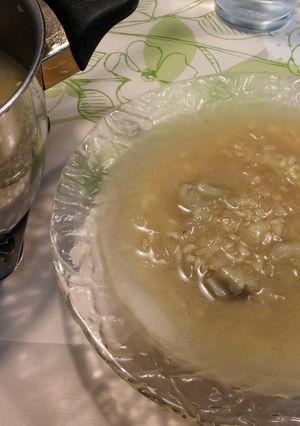 Una foto de Sopa de cebolla y alcachofa