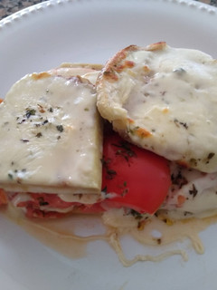 Una foto de Berenjenas caprese