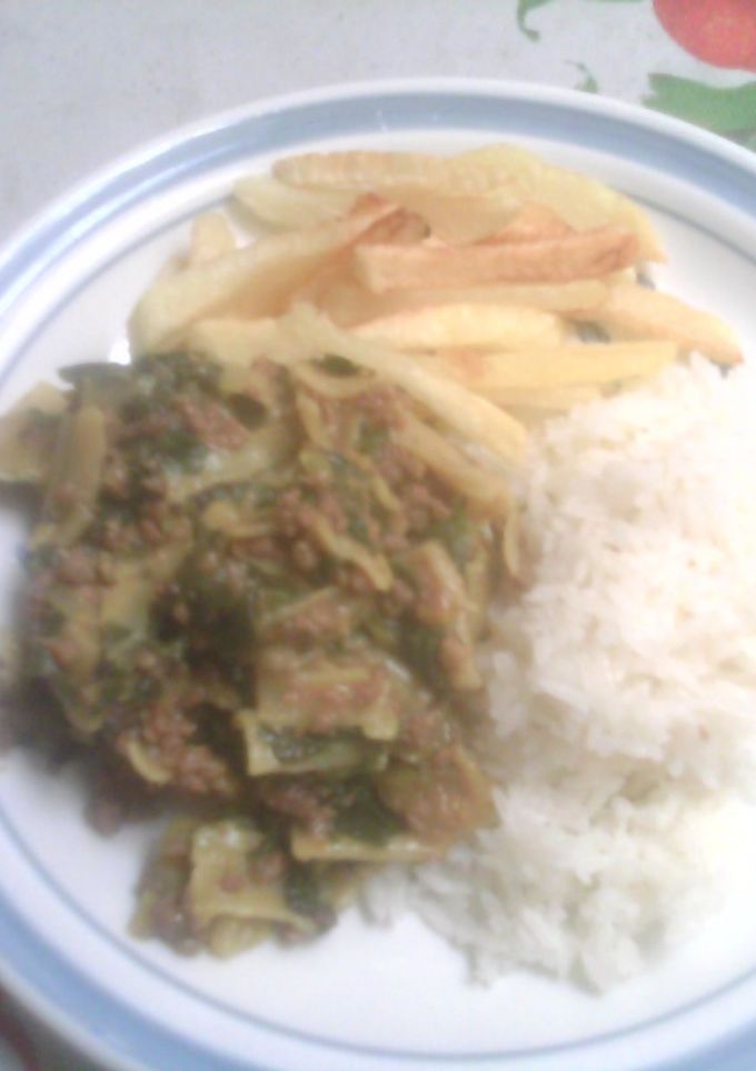 Una foto de Macarrones con espinacas y zuquini