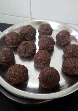 গুড়ের নারকেল নাড়ু (Gurer Narkel naru recipe in bengali) রেসিপির প্রধান ছবি