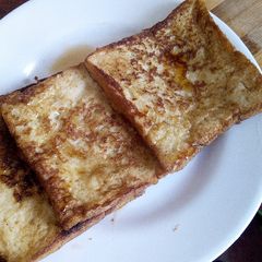 A picture of French Toast.