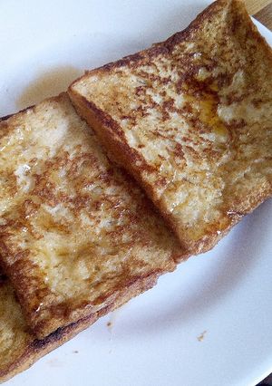 A picture of French Toast.