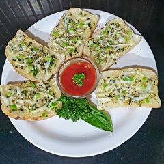 A picture of Herb chilli garlic bread.