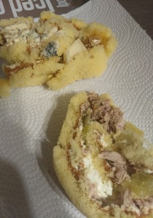 Una foto de Arrollado de atún y de Roquefort