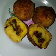 A picture of Stuffed Potato balls.