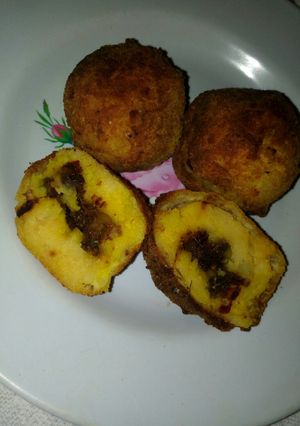 A picture of Stuffed Potato balls.