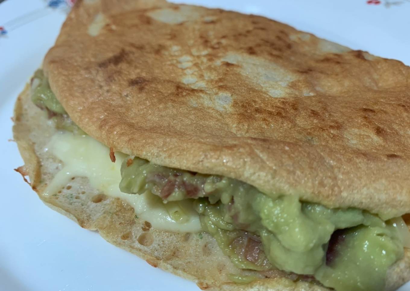 Tortita crepe de aguacate y jamón serrano