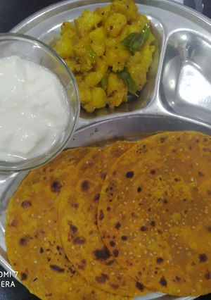 થેપલા (Thepla Recipe in Gujarati) રેસીપી મુખ્ય ફોટો