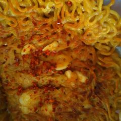 A picture of Omelet Noodles (rendang sense).