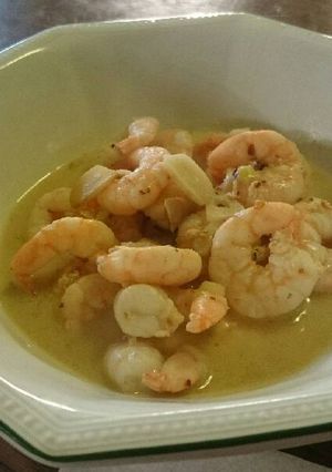 A picture of Garlic King Prawns.