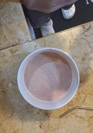 A picture of Oat pudding or smoothie.