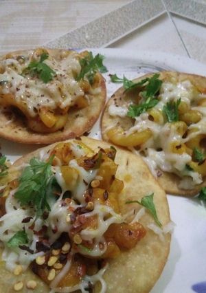 A picture of Papdi with cheese and pasta.