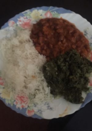 A picture of Mboga kienyeji, rice and beans.