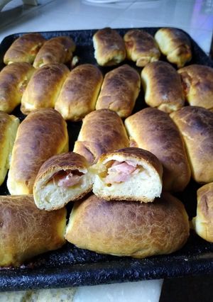 Una foto de Pancitos de leche rellenos de jamón y queso