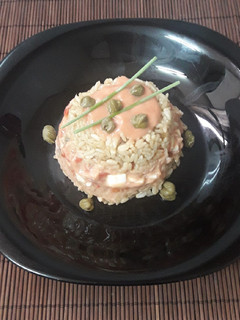 Una foto de Timbal frío de arroz y atún