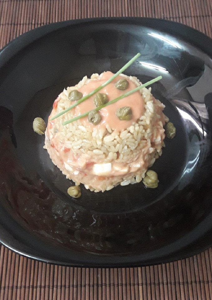Una foto de Timbal frío de arroz y atún