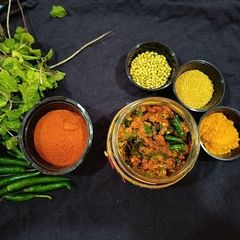A picture of Instant green chilli pickle.