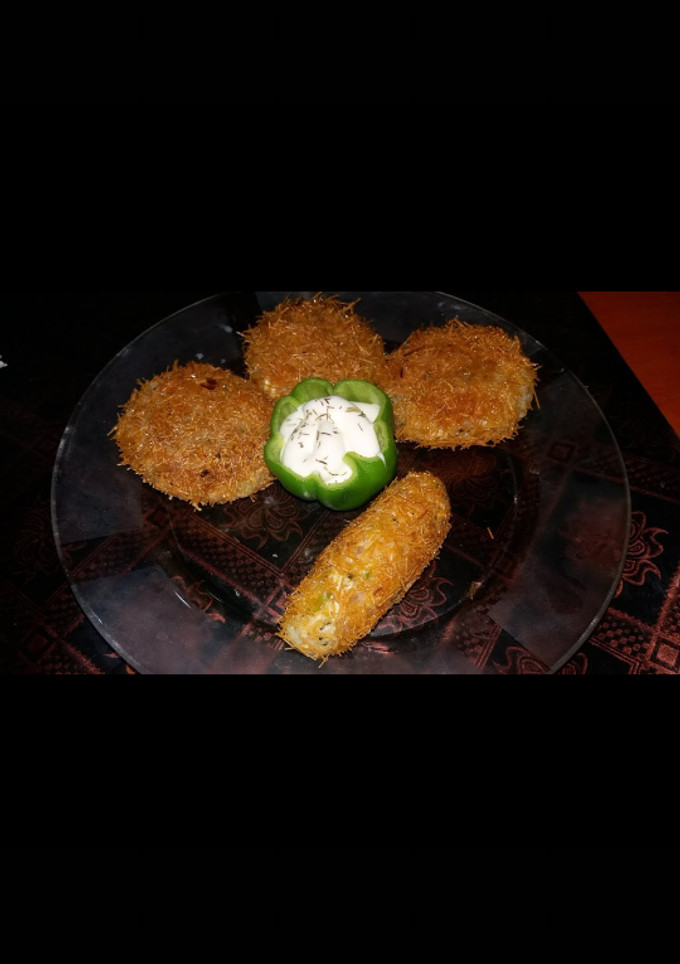 A picture of Vermicelli chicken cheese kbab.