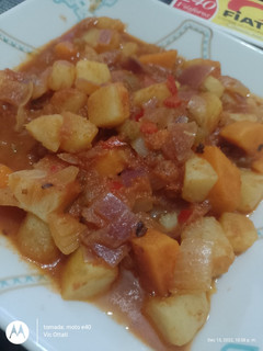 Una foto de Goulash vegano
