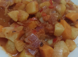 Una foto de Goulash vegano