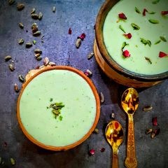 A picture of Pistachio phirni.
