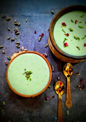 A picture of Pistachio phirni.