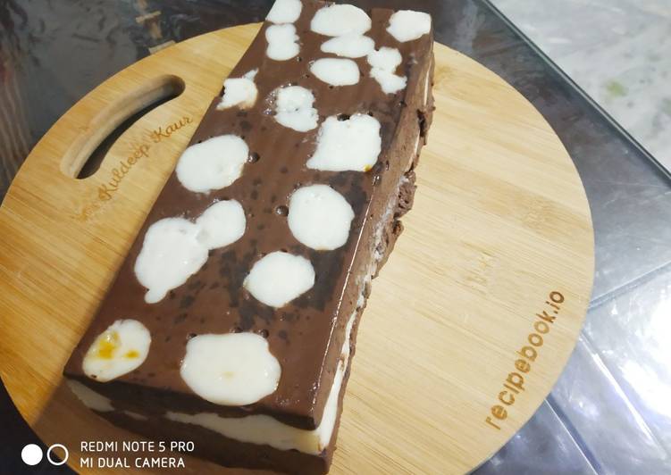 Polka Dot Oreo Biscuit Cake