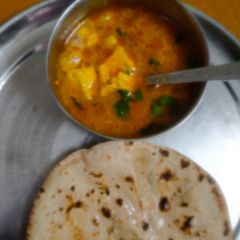 A picture of Matar paneer.
