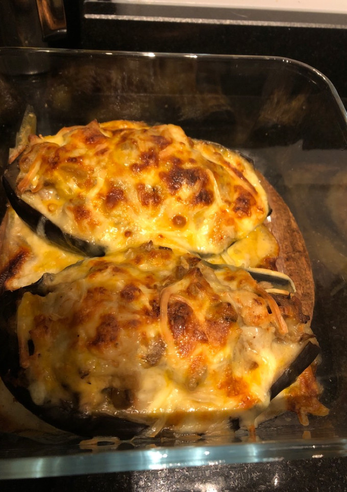 Una foto de Berenjenas rellenas con atún y gambas