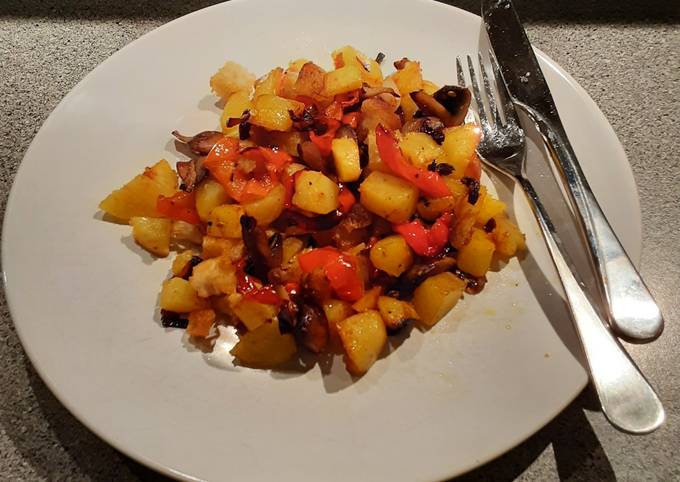 Champignon-Kartoffelpfanne mit gebackener Paprika