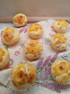 Sajtos - sonkás sós muffin recept fotója