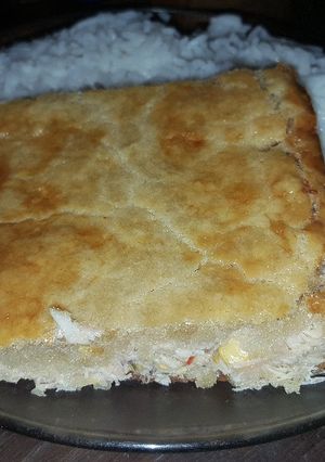 Una foto de Pastel de pollo con masa de aceite