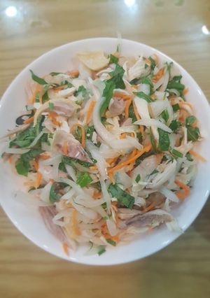 Hình của món Nộm gà xé phay.