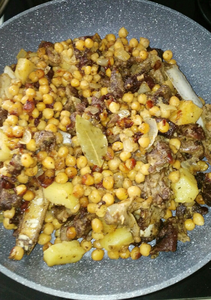 Una foto de Salteados de garbanzos con carne