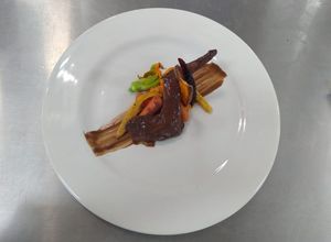 Una foto de Conejo en salsa de chocolate