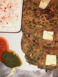 मेथी मक्का के पराठे (Methi makka ke parathe recipe in Hindi) रेसिपी मुख्य फोटो