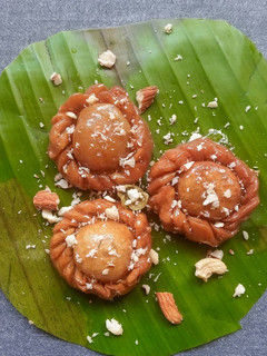 Wheat halwa stuffed wheat bhadusha செய்முறை முக்கிய புகைப்படம்