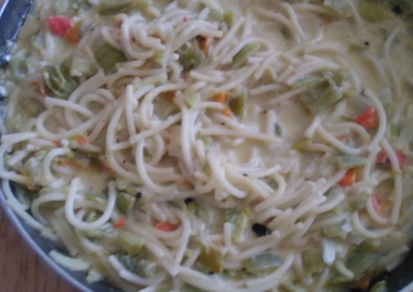 Spaghetti con crema y chile verde