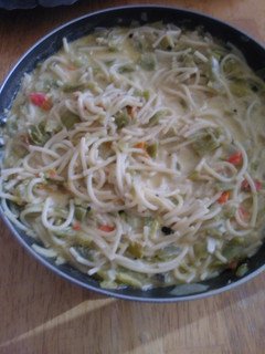 Una foto de Spaghetti con crema y chile verde