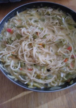 Una foto de Spaghetti con crema y chile verde