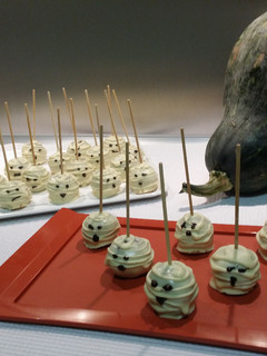 Una foto de Momias cake-pop (3 ingredientes)