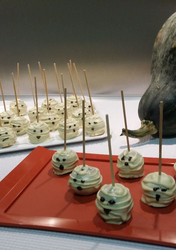 Una foto de Momias cake-pop (3 ingredientes)