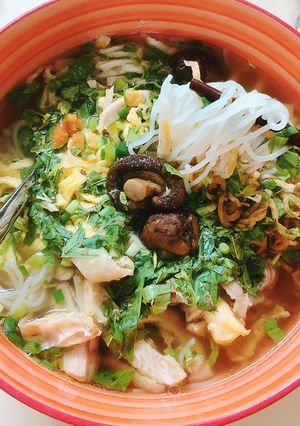 Hình của món Bún thang.