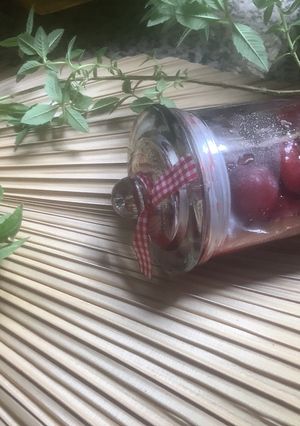 Une photo de Confiture cerises 🍒 fraise 🍓 pistaches 🍃
